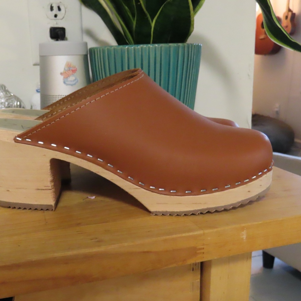 Nina Z, MONA Natural Clogs, size 42